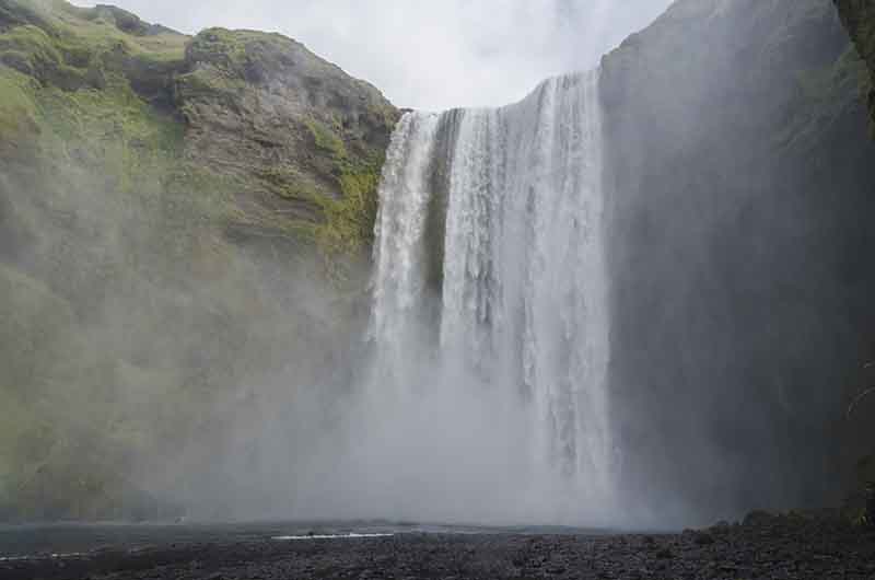 Islandia 094 - catarata de Skogafoss.jpg